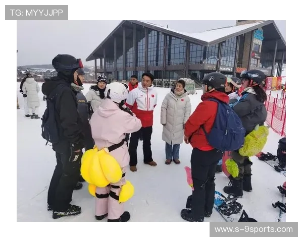 冰雪运动学院推动少儿滑雪教学的本地师资培养计划，滑雪培训中心